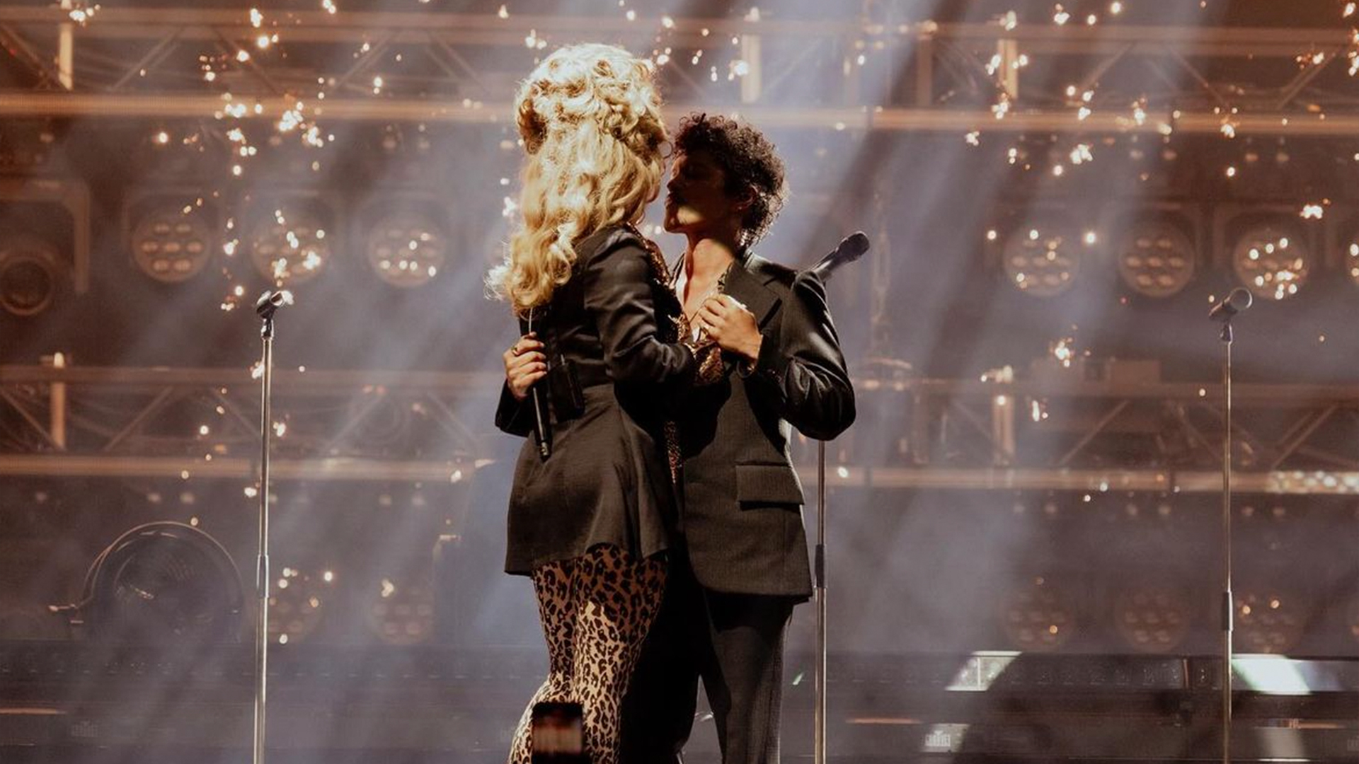 LADY GAGA Y BRUNO MARS SE UNEN EN SU NUEVO SENCILLO “DIE WITH A SMILE”