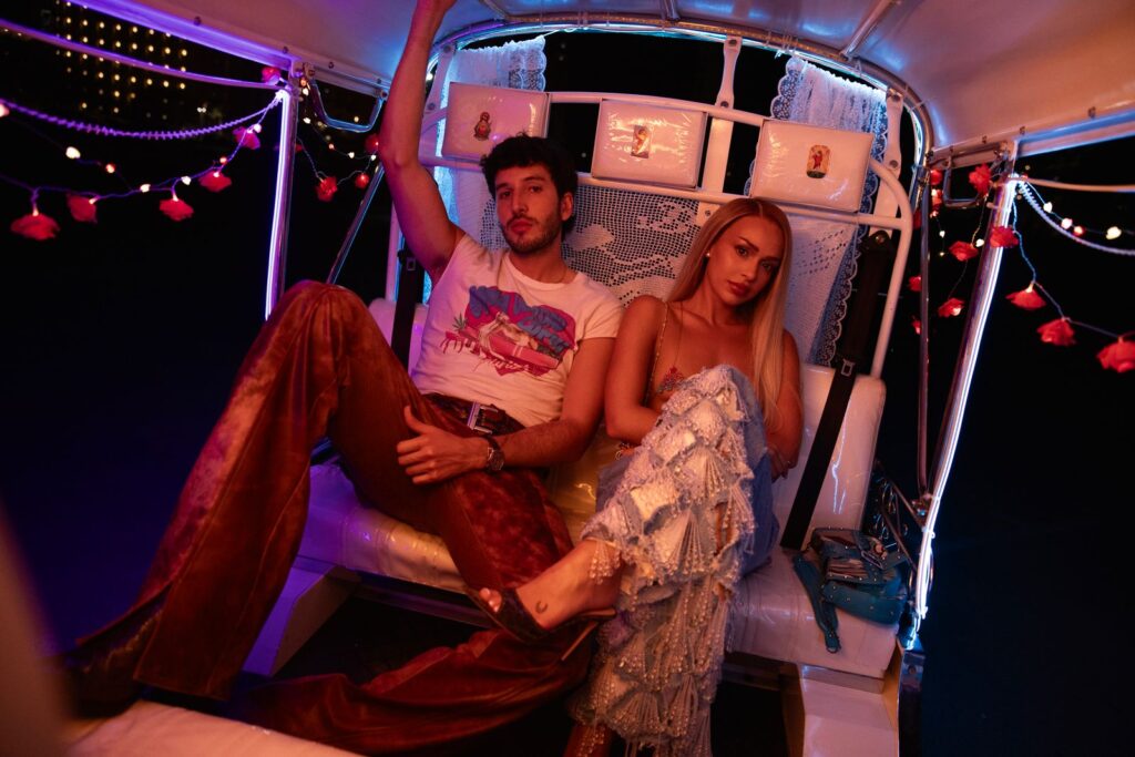 Sebastián Yatra y Bad Gyal arrasan con “2AM”.